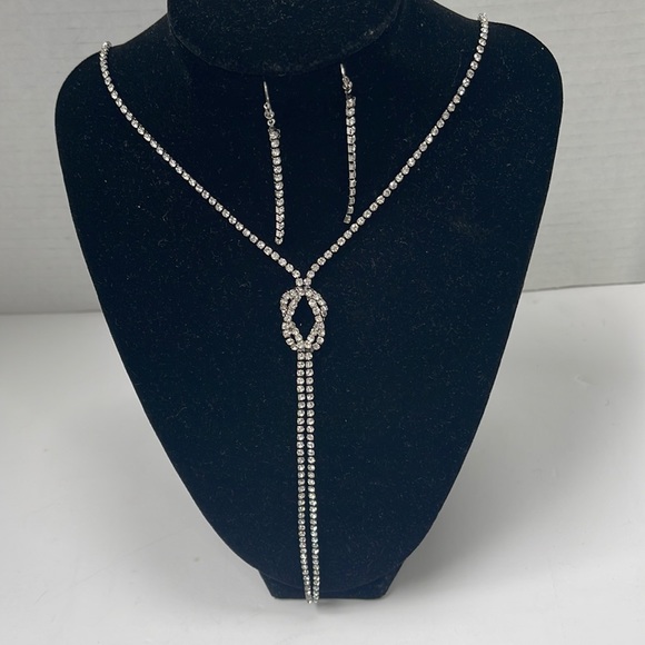 paparazzi Jewelry - Diamond Necklace Set